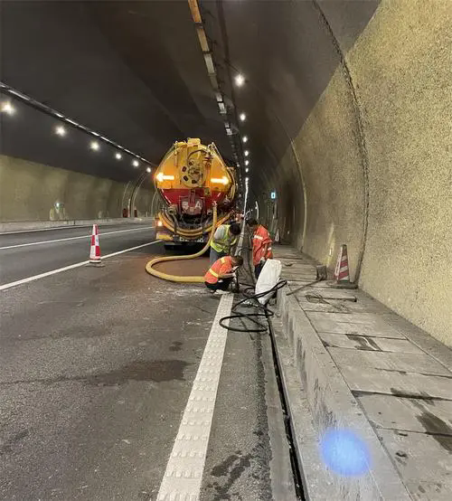 金昌隧道排水渠清淤